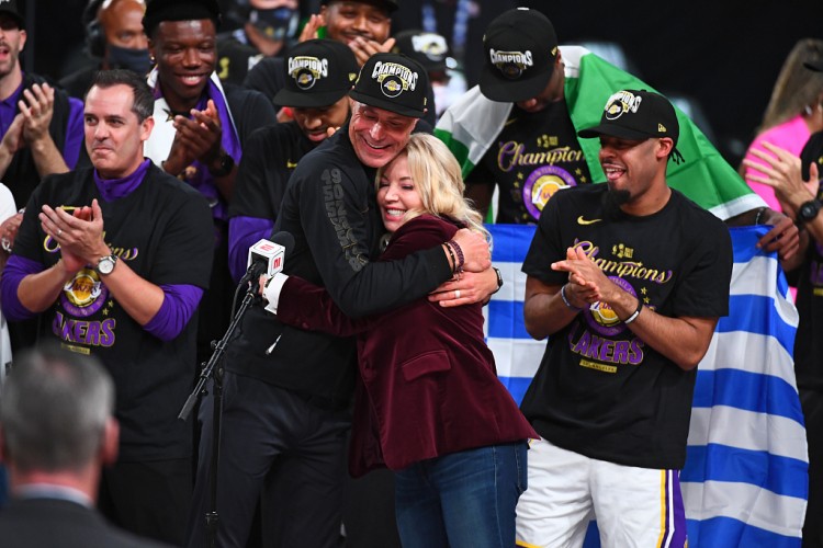 视讯游戏-ESPN：珍妮将佩林卡&amp;兰比斯等朋友视作家人 把亲生兄妹视作敌人