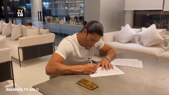 奖金-浩克回归巴甲年薪不足230万欧 签2+1合同落叶归根